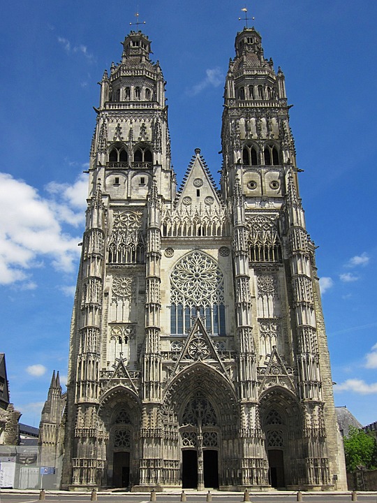 Discovery of Saint-Gatien Cathedral