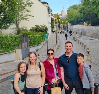 a family in the rue de l'abreuvoir in montmartre with the sacred heart on top of it 