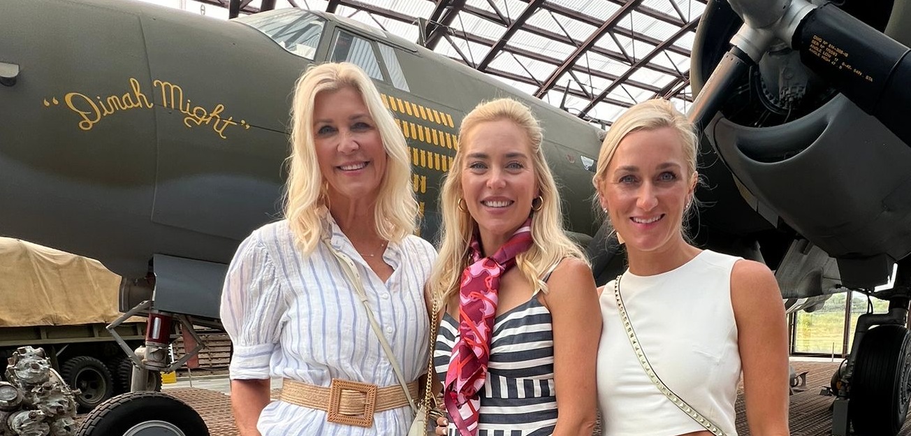 3 ladies posing in front of an american bomber plane called dinah might 