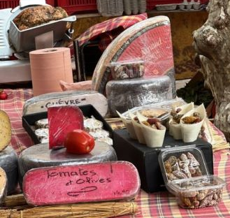 Discover a farmer market in Provence