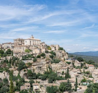 Traversée du village de Lacoste