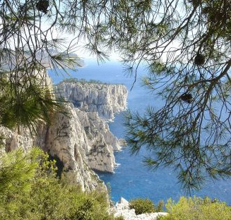 croisière dans les dans les eaux turquoises de la mer Méditerranée